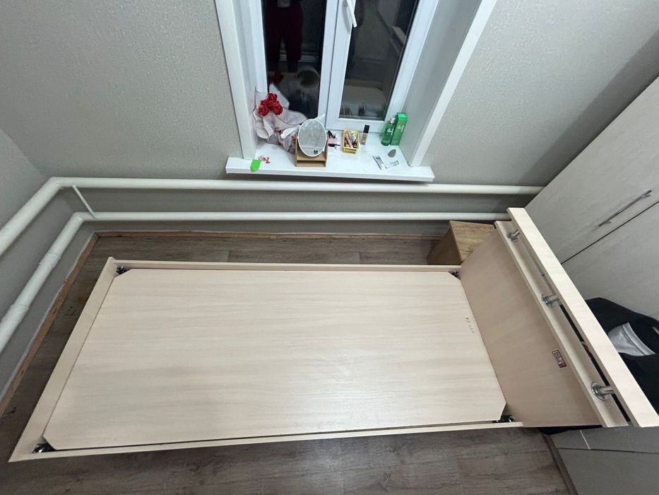 продается кровать без матраса