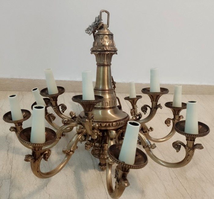Candelabru de dimensiuni impresionante din bronz masiv în stilul franc