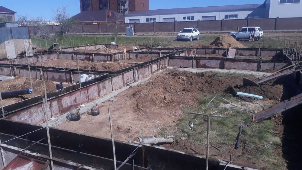 Сдам металлические опалубки с замками.