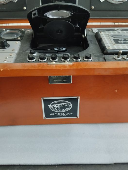 Продавам ретро радио spirit of.louis