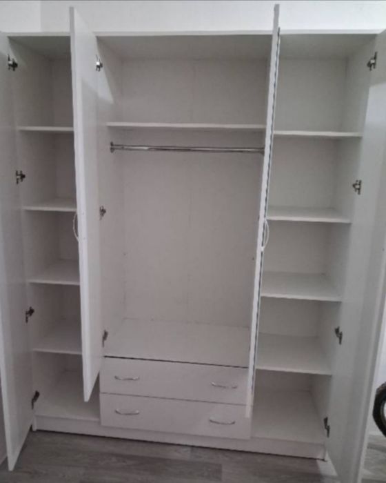 Шкаф с зеркалом продам