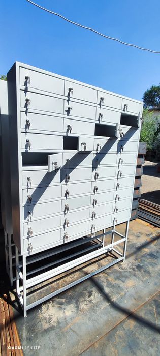 Металлические шкафы.