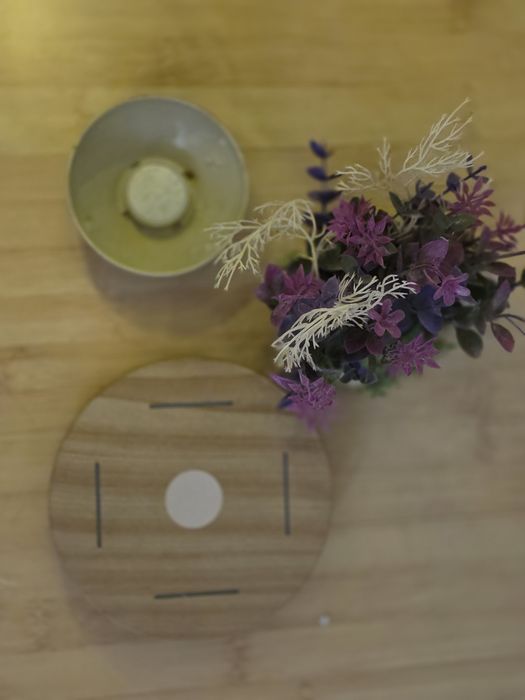 Ghiveci aspect lemn cu levitație magnetică - design modern