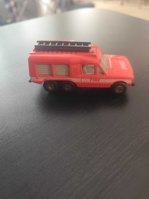 Продавам пожарна български Matchbox Range Rover Carmichael Commando