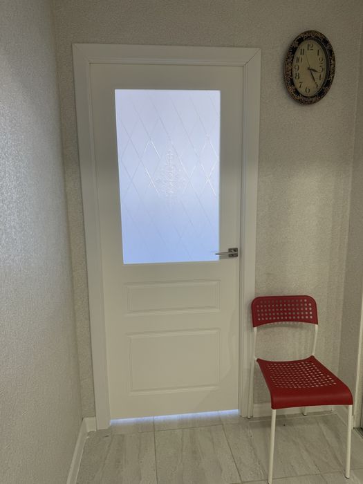 Двери межкомнатные б/у