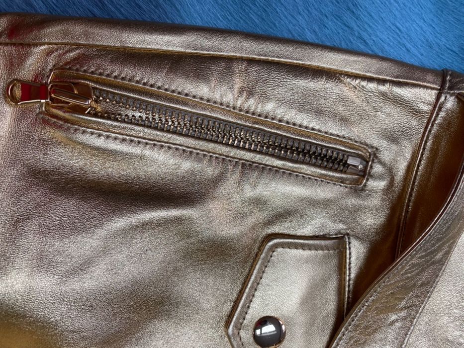 Noi nouti Moschino H&M Pantaloni piele naturala aurie mărimea