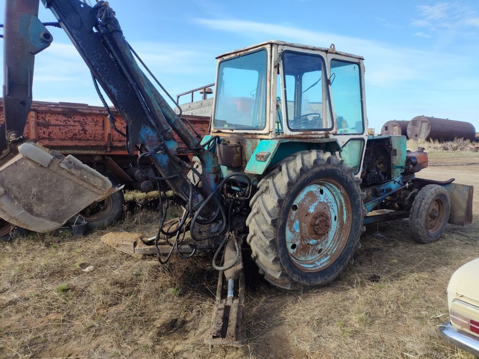 ЮМЗ-6 трактор  эксковатор