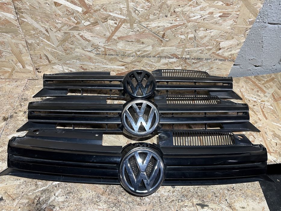 Grila centrala Volkswagen Golf 6 cod: 5K0.853.653