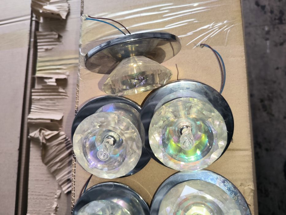 Продам потолочные светильники (СОФИТЫ)