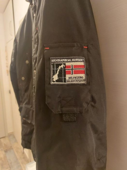 Продавам оригинално мъжко яке ХЛ