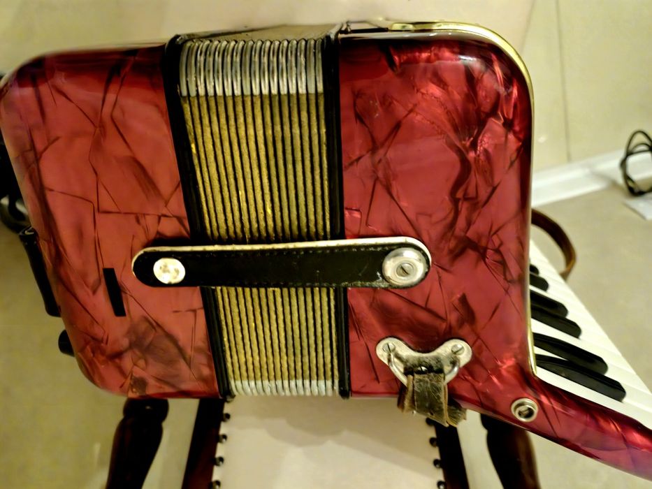 Acordeon Hohner  concerto 2 cu 72 basi