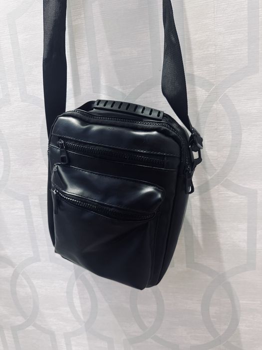 Продам черную барсетку