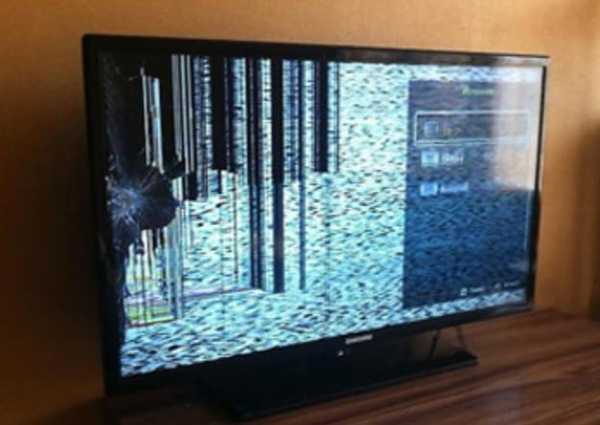 Разбитый телевизор lg. Разбитый телевизор. Разбитый телевизор Samsung. Разбитый ЖК телевизор Samsung.