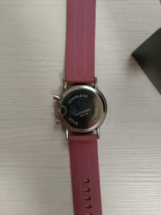 Стильные женские часы в нежно-розовом цвете (Электронные, на батарейке