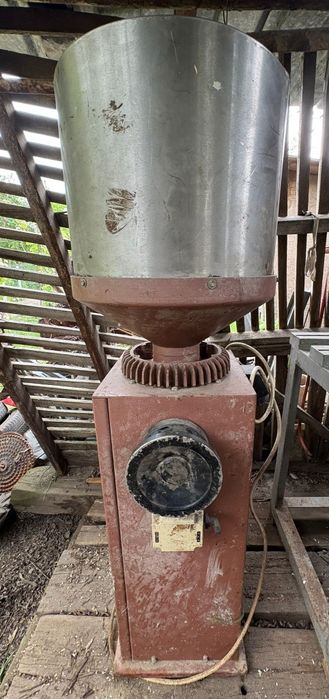 Moară electrică pentru cereale(sau măcinător de furaje)