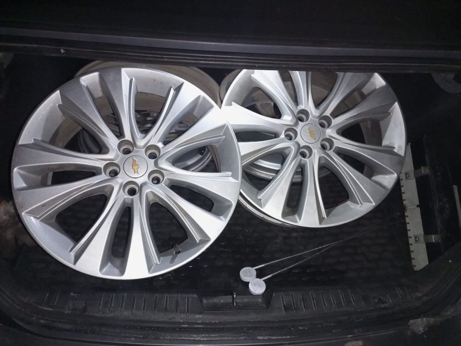 Продам фирменные диски Chevrolet R18
