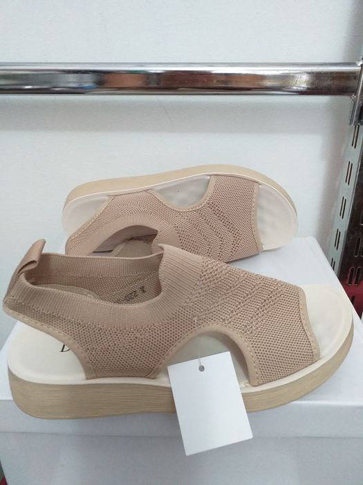 Sandale pentru damă cu talpă plată