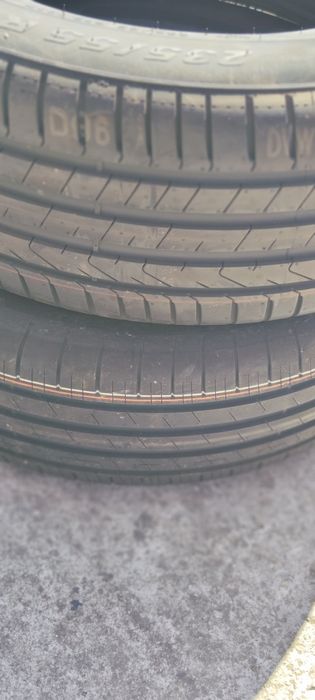 Vând 2 cauciucuri unul Goodyear 215 65 R17 și unul  Pirelli 235 55 R 19