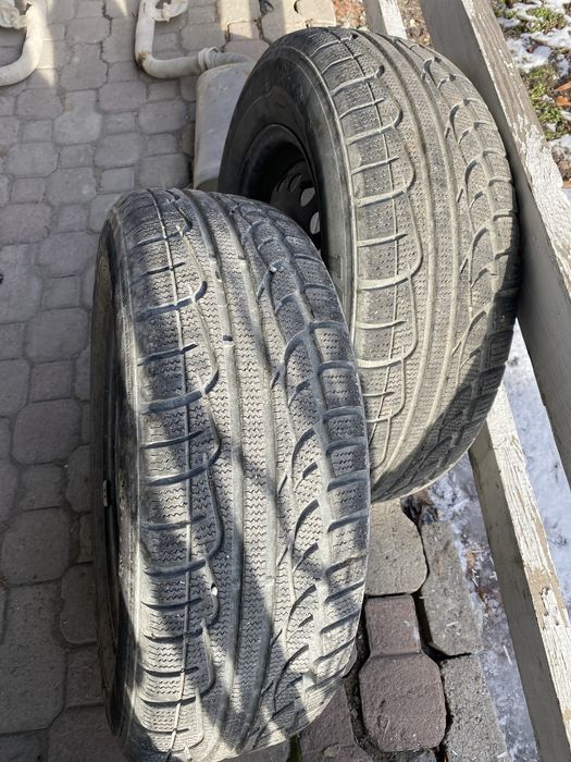 Продается покрышка с железными дисками