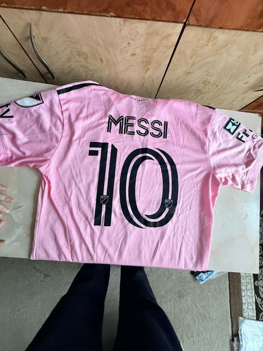 Tricouri de fotbal noi cu eticheta