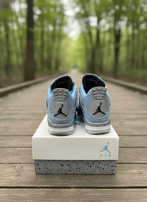 Jordan 4 Retro UNIVERSITY Blue