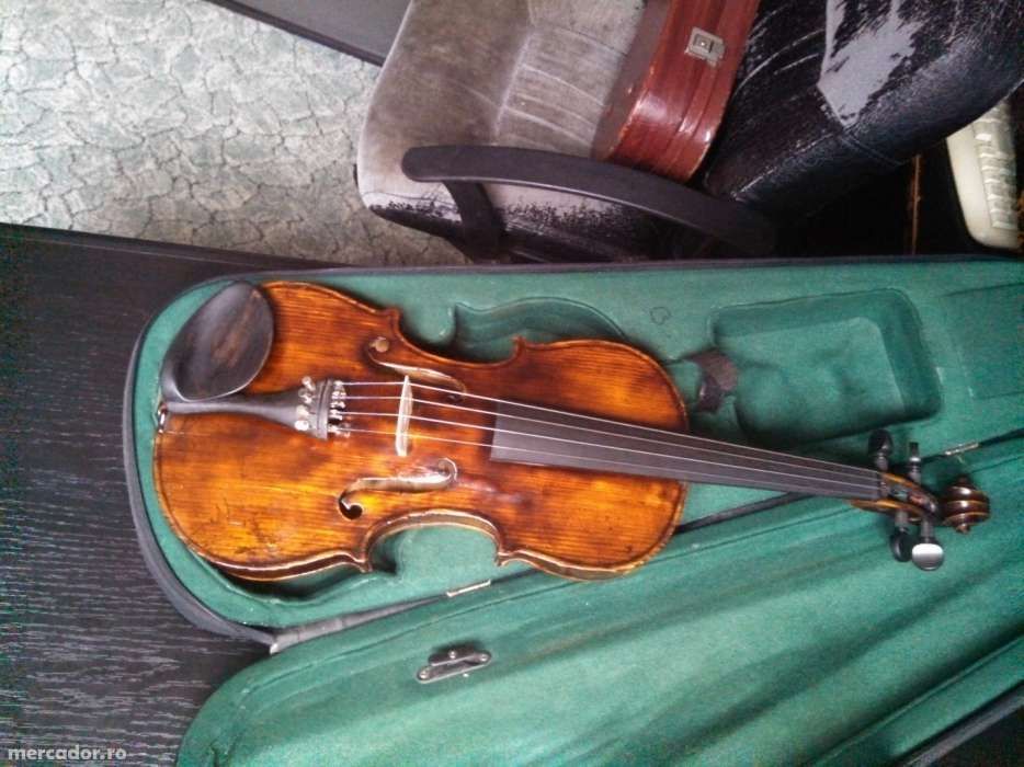 Vând vioară 4/4, veche, 100ani, Germania, model Stradivarius 1723