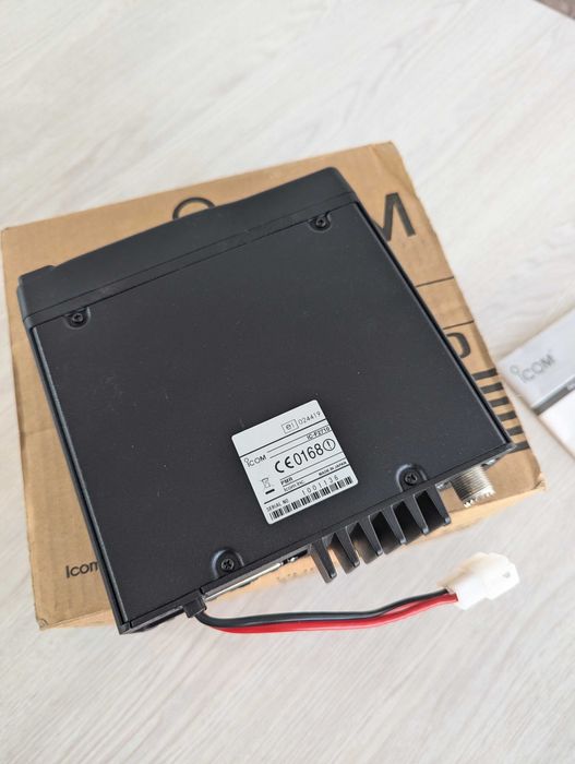 Statie ICOM Radio UHF IC-F2710 400 - 470 MHz Two-Way Radioamatori