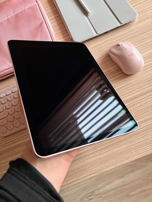 iPad Air 5 - M1, 11 inch + Аксесоари