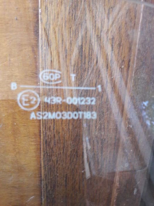 Продам стекло на ВАЗ 2109 (водительская сторона)