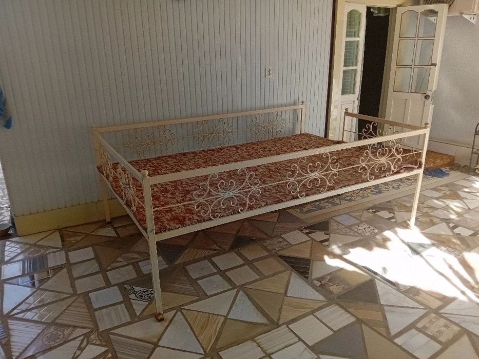 Продается тапчан ,размер 175см × 250см