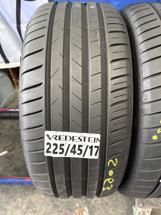225/45/17 Vredestein