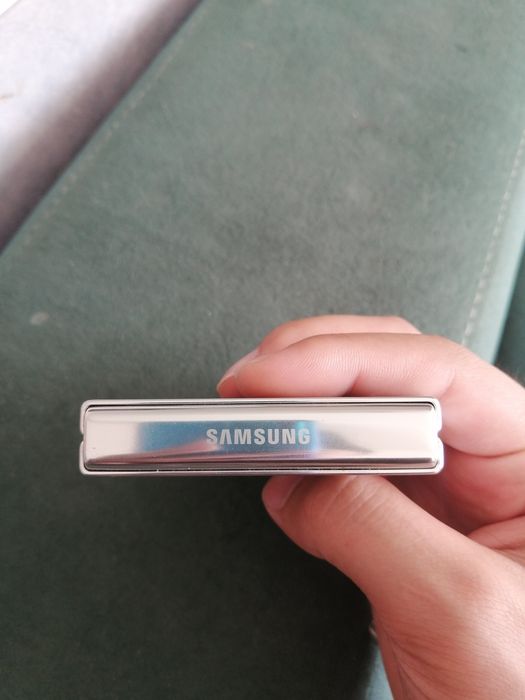 Samsung z flip 5 256gb,