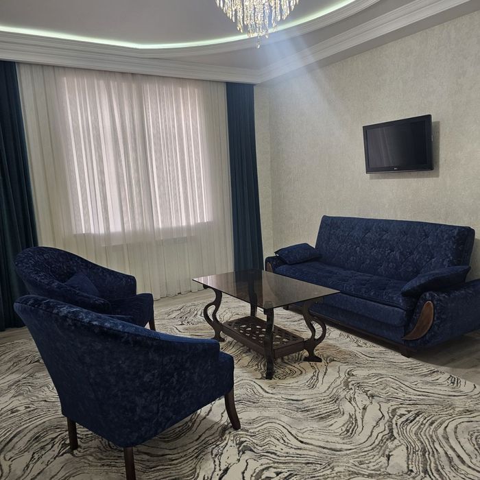 Сдаётся абсолютна новая квартира на Махтумкули 3-комнатная