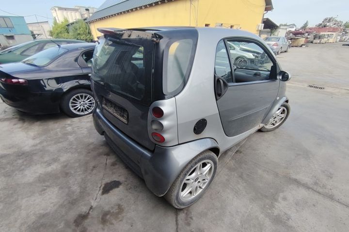 Far dreapta Smart Fortwo 2001 0.8 AMT CDi (41 hp)