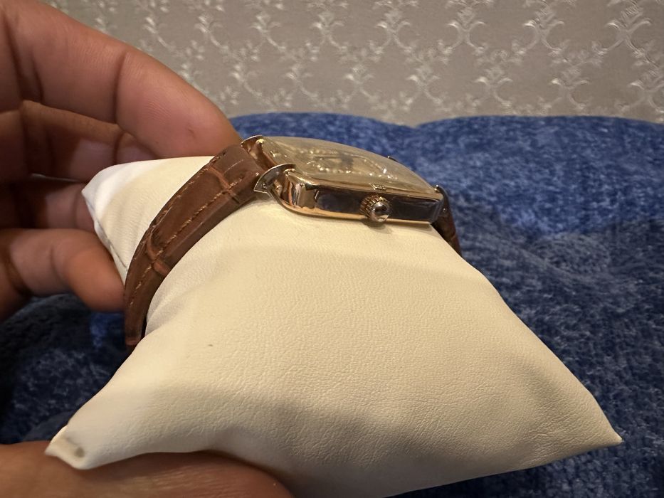 * MакТайм золотые часы с брилиантами 583 пробы со звездой смотрятся кр