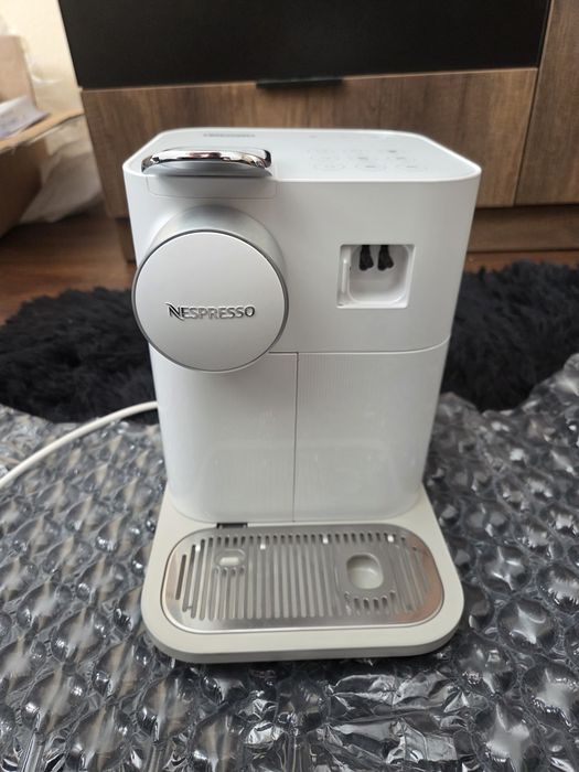 Кафе Машина с капсули на Delonghi