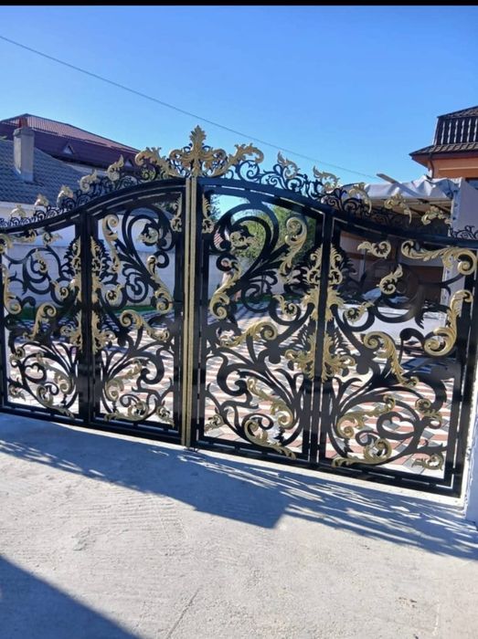 Porți, panouri de gard, balustrade din fier forjat.