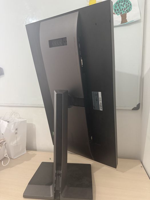 Манитор для компютера