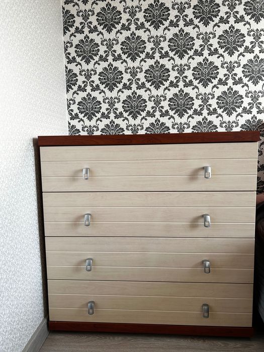 Продам комод тумбу