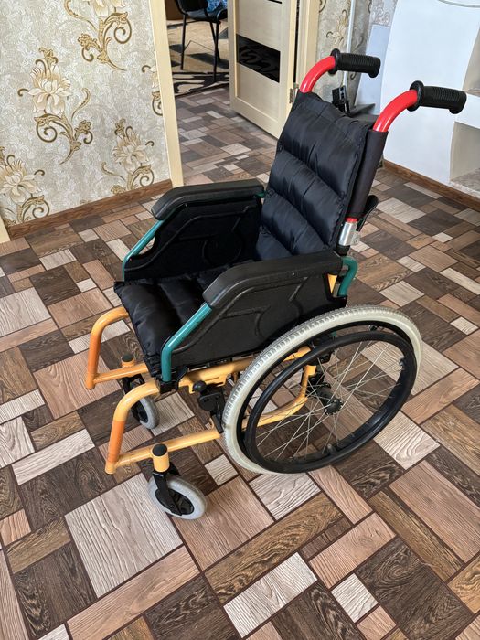 Детская инвалидная коляска