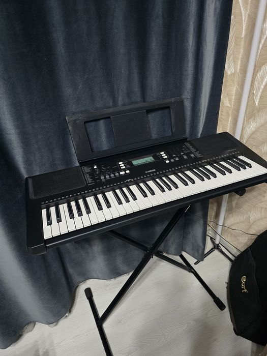 Синтезатор Yamaha PSR-E373 + стойка (подставка)