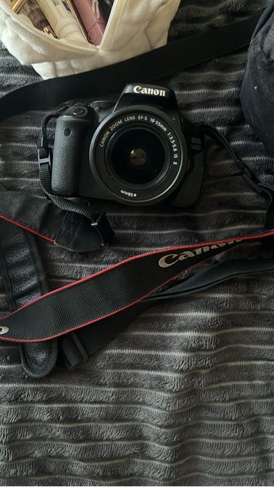 Продам камеру Canon 600d