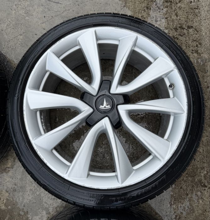 Jante / Roti Tesla Model 3 : 235 40 19