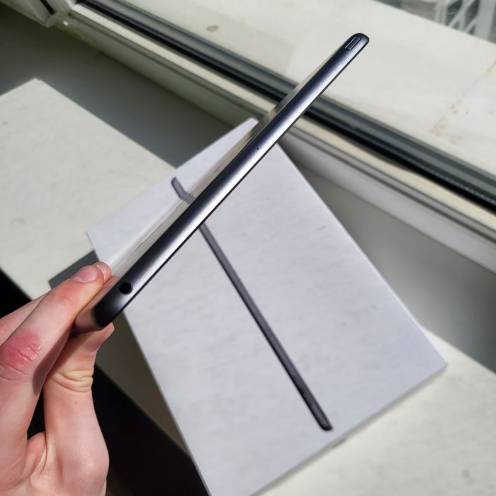 iPad (9th Generation) Wi-Fi + Apple pencil ( 1st Generation )