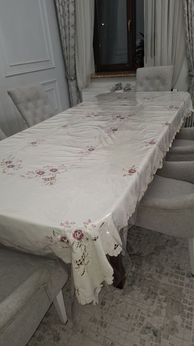 Срочно продам стол и шесть кресел