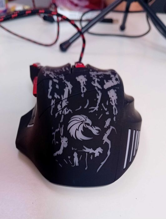 Продавам геймърска мишка HXSL +RGB.