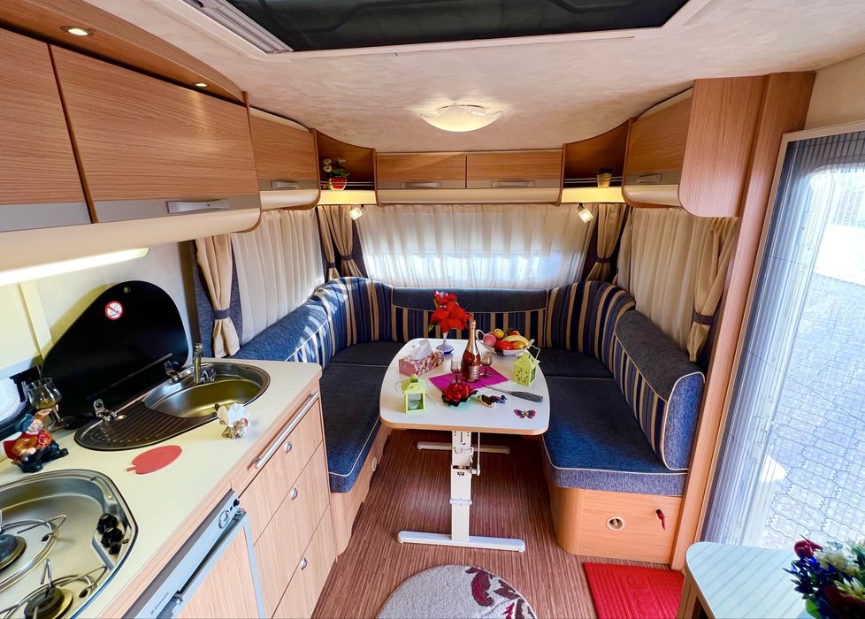 Rulota Adria fabricație 2009, foarte frumoasă și dotată