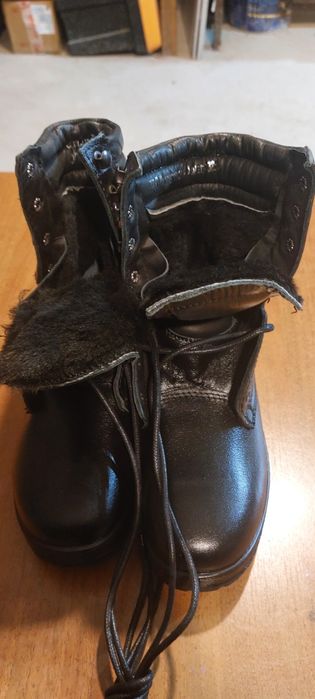 Продам берцы зимние размер 38.