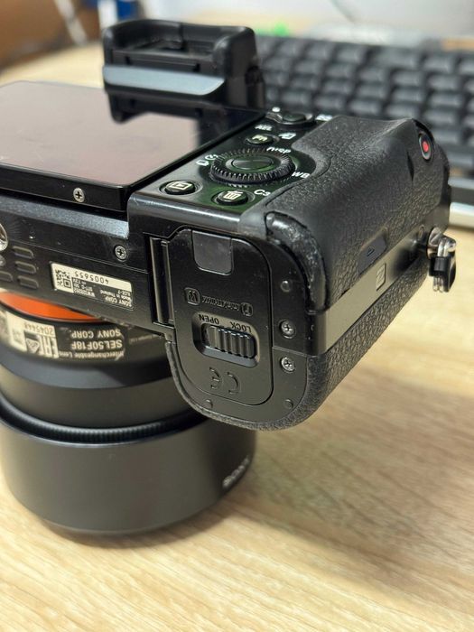 Aparat foto mirrorless Sony A7 + obiectiv Sony FE 50mm f/1.8