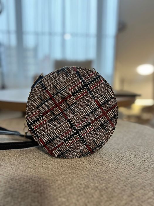 Кръгла дамска чанта